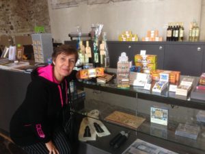 Buying Deventer cake in the church